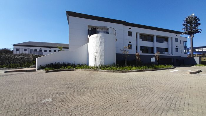 To Rent: 332m² Office in Waterfall with air conditioning, kitchenette, and security.