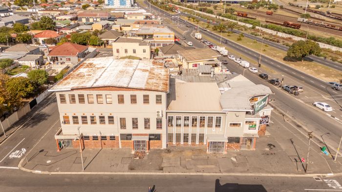 For Sale: Hotel in Bellville South with restaurant, conference rooms, and licensed bar.
