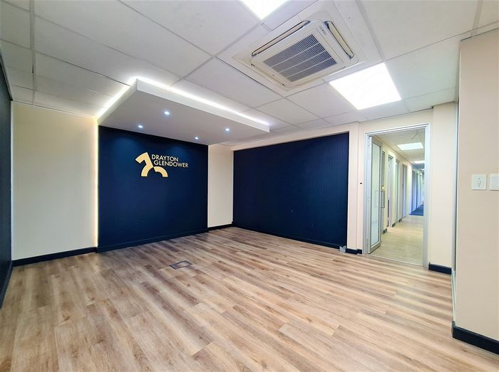 Office to Rent in Fourways: 304m² with meeting rooms, kitchen, and parking.