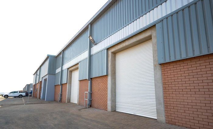 Industrial Warehouse To Rent in Sterkfontein AH with 24-hour security and highway access.