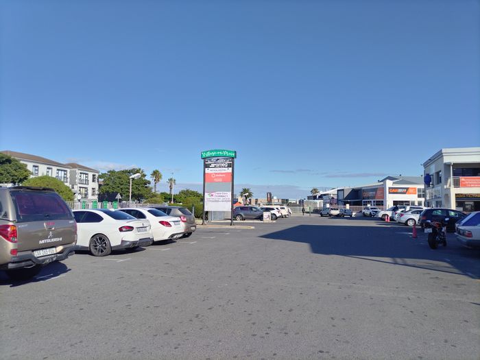 Parklands Commercial Office To Rent: 60m² space, ideal for small teams.