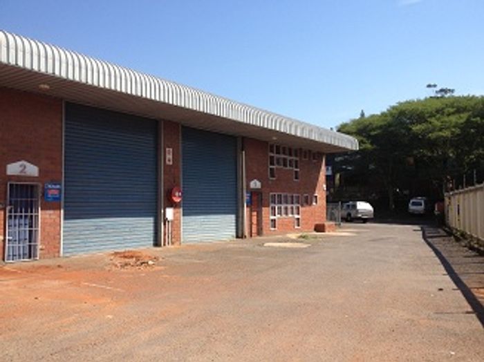 Industrial Warehouse To Rent in Briardene: 341 m², office, toilets, roller door access.