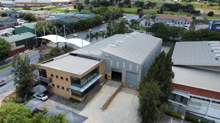 Industrial warehouse to rent in Linbro Park with 1700 sqm and 3-phase power.