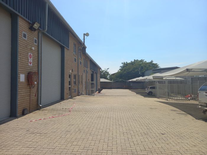 Oos Einde Industrial Unit For Sale: Double-volume, office, mezzanine, efficient workspace.