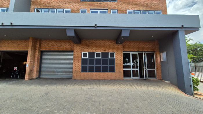 Industrial warehouse in Silverton to rent, featuring versatile space and excellent security.