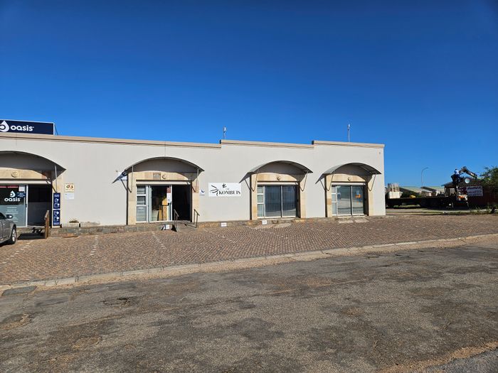 Office for Sale in C Place: 69 m², prime location, great visibility, sectional title.
