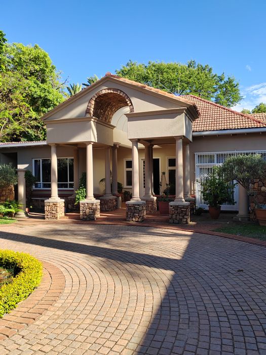 Kameeldrift West Farm For Sale: 42ha, packhouse, cold room, boreholes, luxury farmhouses.