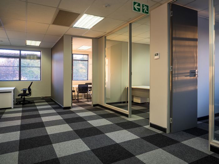 Office To Rent in Faerie Glen: Fully serviced, 24/7 access, on-site amenities.