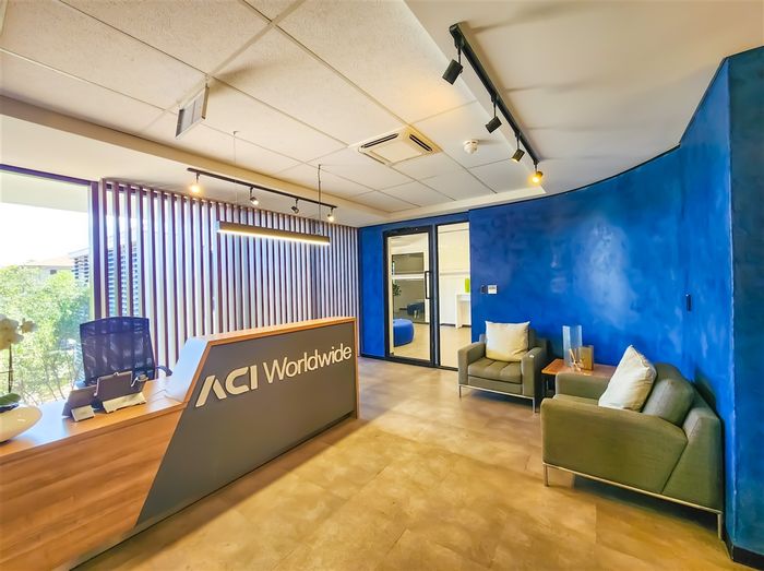 Fourways Office To Rent: 483m² with flexible workspace, boardroom, and amenities.