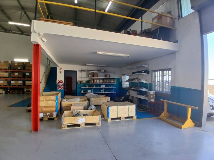 Industrial unit to rent in Oos Einde with mezzanine, security, and parking.