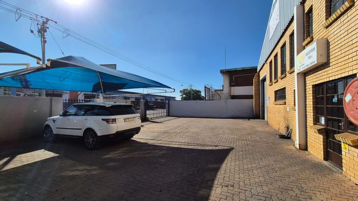 Industrial warehouse in Silverton to rent: offices, 3-phase power, secure access.