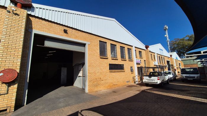 Industrial mini warehouse in Silverton to rent with offices and secure access.