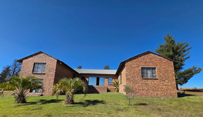 For Sale: Balfour Central Farm with recreational facilities, accommodation, and water features.