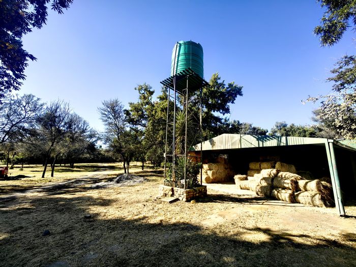 Water-rich 16-hectare farm in Lindleyspoort, ideal for self-sufficient living. For Sale.