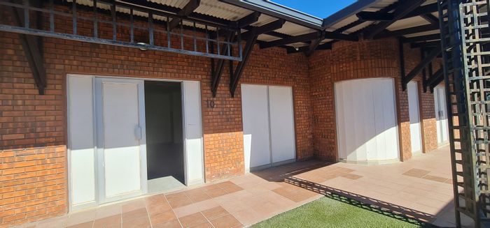 Office to Rent in Louis Trichardt Central: Open-plan, private bathroom, prepaid electricity.