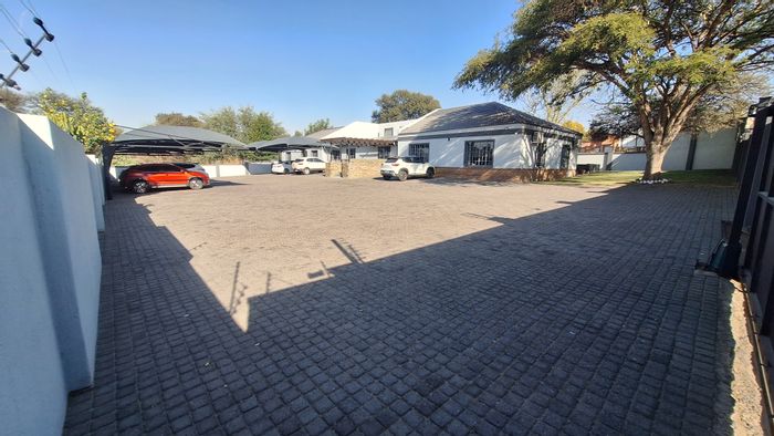 Die Heuwel Ext 4 Office To Rent: Air-conditioned offices, boardroom, kitchens, ample parking.