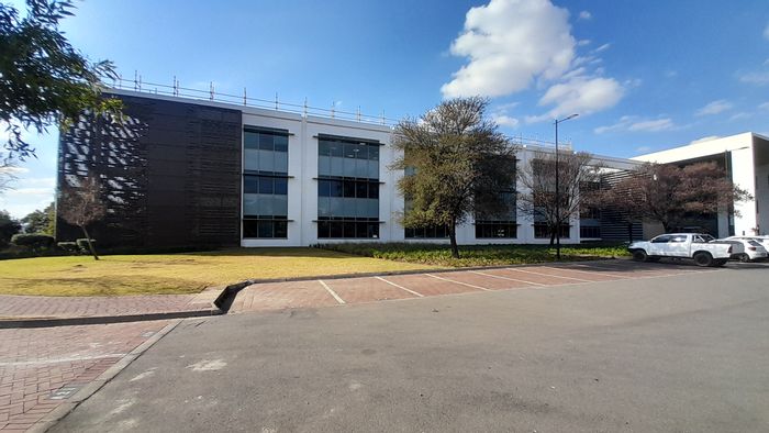 To Rent: 1,200m² Office in Waterfall with parking, security, and fibre connectivity.