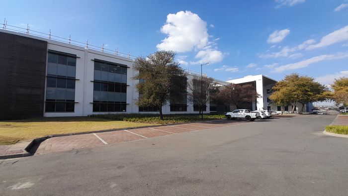 Versatile 1,500m² office space with boardrooms, auditorium, and entertainment area in Waterfall.