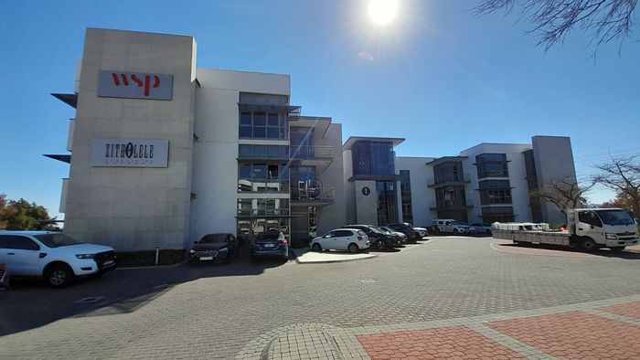 To Rent: Office in Waterfall with open plan space, parking, and fibre connectivity.