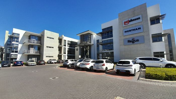 Office to Rent in Waterfall: 490m², boardrooms, kitchen, secure access, parking available.