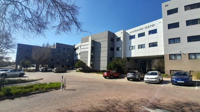 To Rent: 228m² Office in Carlswald with reception, server room, and security.
