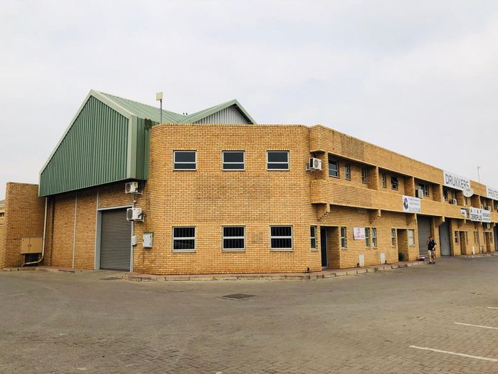 250m2 Industrial space to rent in Koedoespoort, near N1 and transport links.