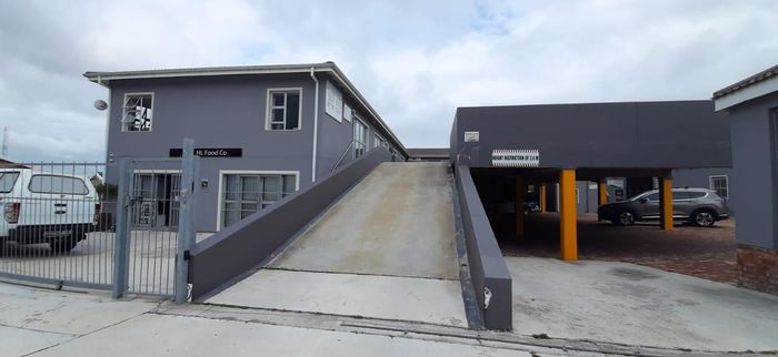 To Rent: Office in Mount Pleasant, 50sqm, kitchenette, parking, prepaid electricity.