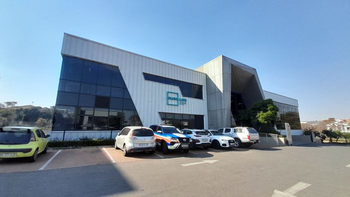 Office to Rent in Waterfall: 31m² Flexi Suite with parking and communal amenities.