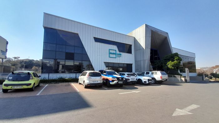 To Rent: 60m² Office in Waterfall with parking, communal kitchen, and security.