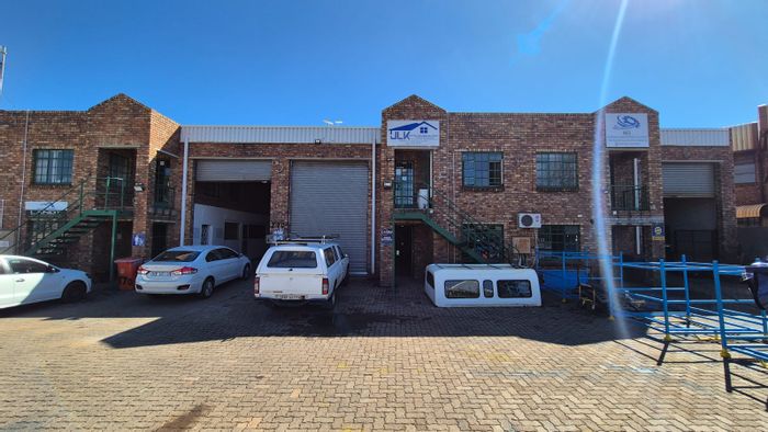 Industrial warehouse in Silvertondale to rent, featuring office space and ample storage.