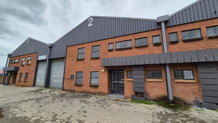 Industrial space to rent in Silvertondale, 635m2 with flexible layout and security.
