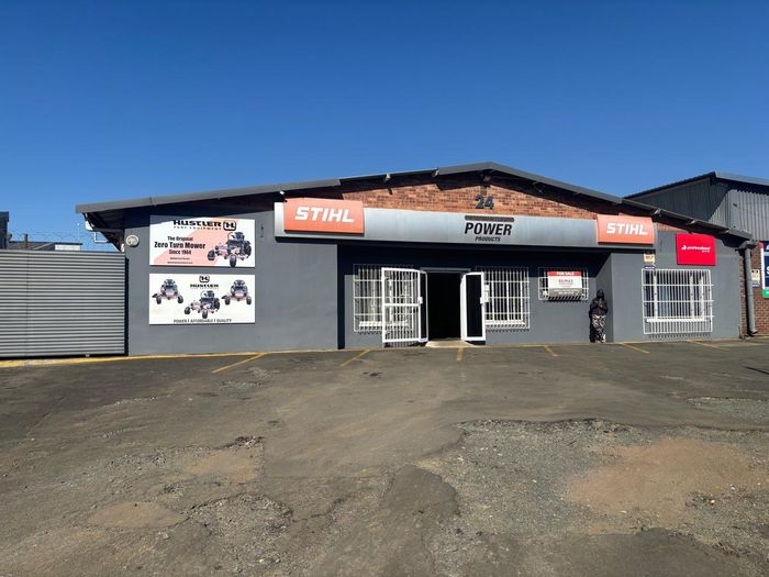 Industrial property for sale in Pietermaritzburg Central: 1550sqm workshop/retail space.