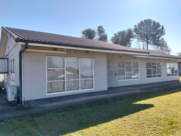 Southernwood Apartment To Rent: Includes reception, boardroom, kitchen, and multiple offices.