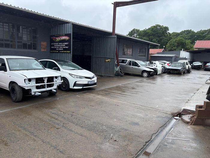 258sqm industrial workshop in Pietermaritzburg Central to rent, R16,770/month plus VAT.