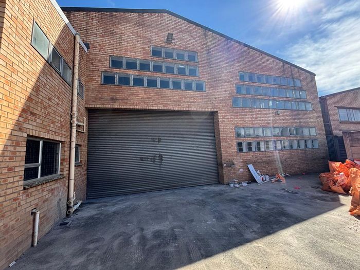 548sqm Industrial Workshop/Warehouse To Rent in Pietermaritzburg Central, R30140/month.