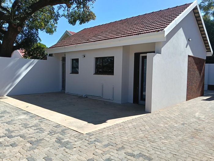 Murrayfield Office To Rent: 50m², 2 rooms, kitchen, bathroom, secure property.