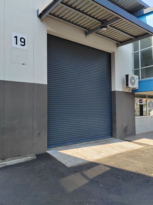 226m2 Industrial space in Silverton, 24/7 security, offices, and amenities. To Rent.