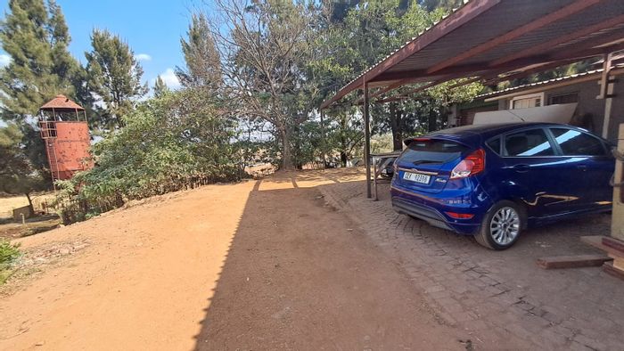 Irene Industrial Space To Rent: 90m² with roller door and parking access.
