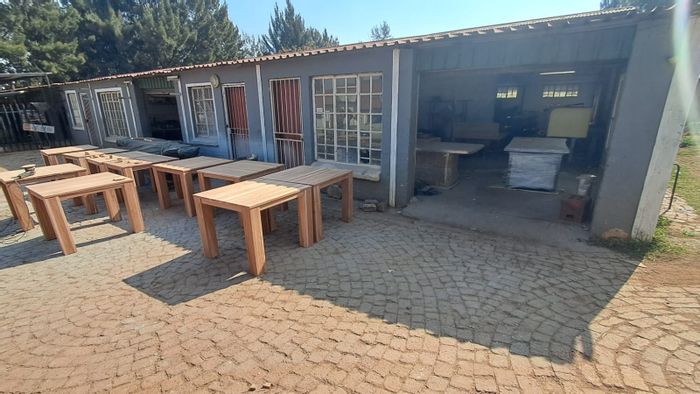 Irene Industrial Warehouse To Rent: 135m² with roller doors and separate entrance.