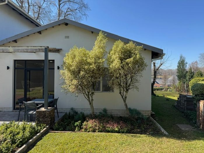 Office To Rent in Hilton Central: 41m², garden access, parking, communal kitchen.