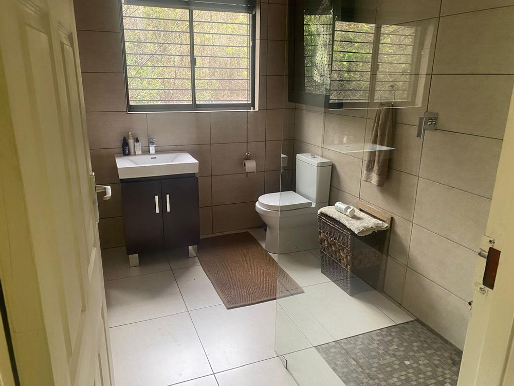 Flatlet bathroom