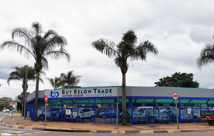 Retail space to rent in Lyttelton Manor with ample parking and office facilities.