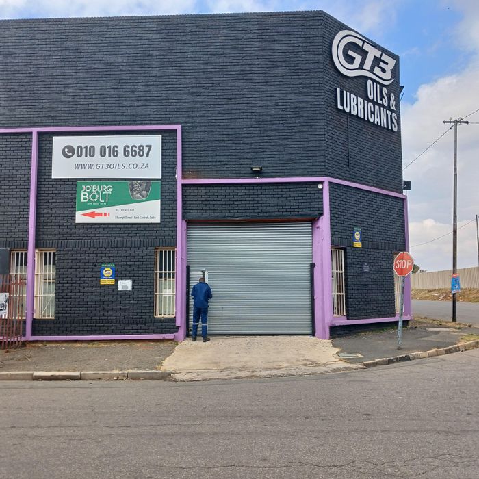 Industrial unit in Selby to rent: 363sqm workshop, office, secure access.