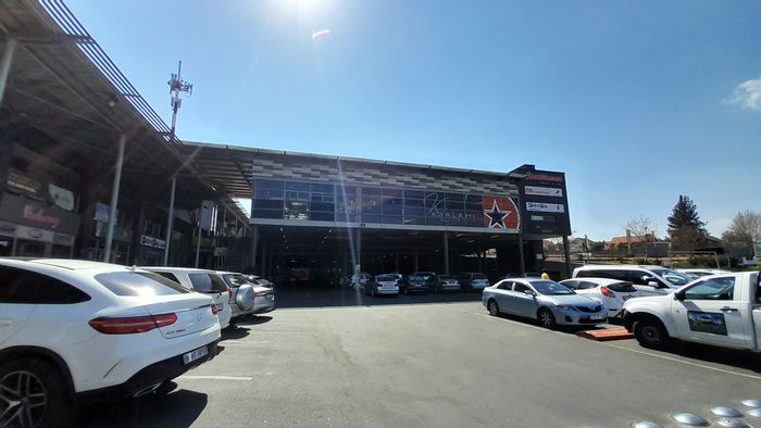 Kyalami Office To Rent: Ground-floor unit with high visibility and foot traffic.