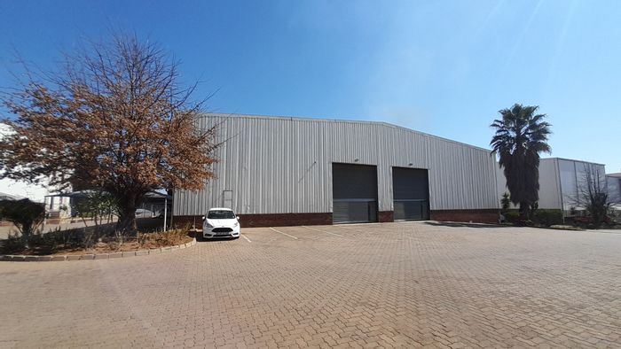 Industrial space to rent in Randjespark: 1,560m² with offices and warehouse.