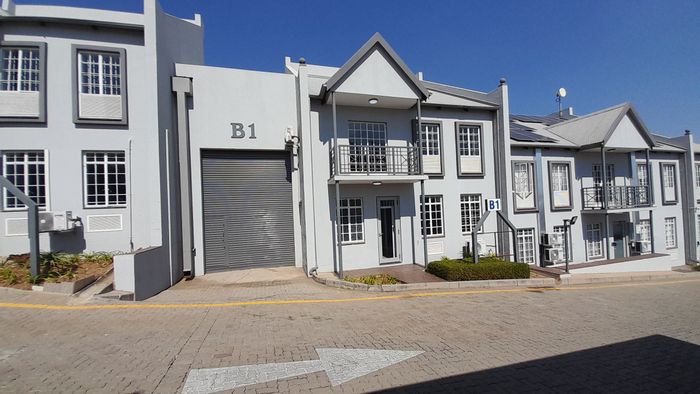 Industrial unit in Halfway House to rent: 319m² with office, warehouse, secure access.