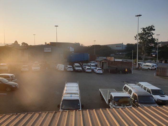 Industrial unit in New Germany to rent: link access, side roller door, 3 phase.