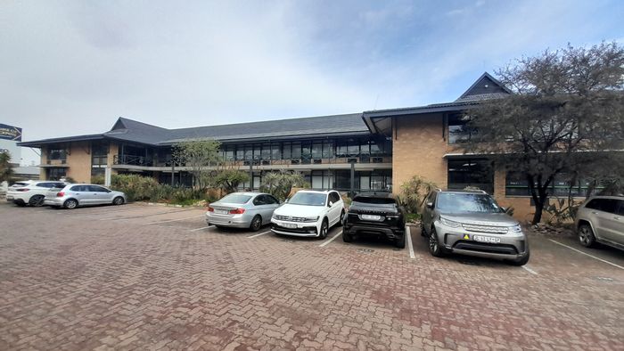 Office To Rent in Vorna Valley: 68m², secure access, communal amenities, fibre internet.