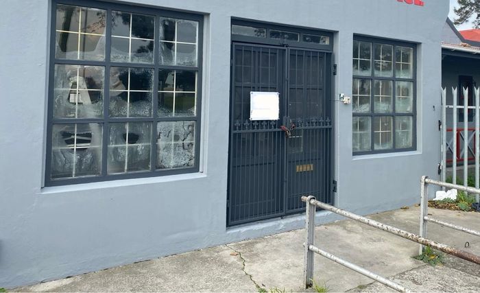 Industrial Space To Rent in Silver Oaks: 240m², flexible layout, security features.