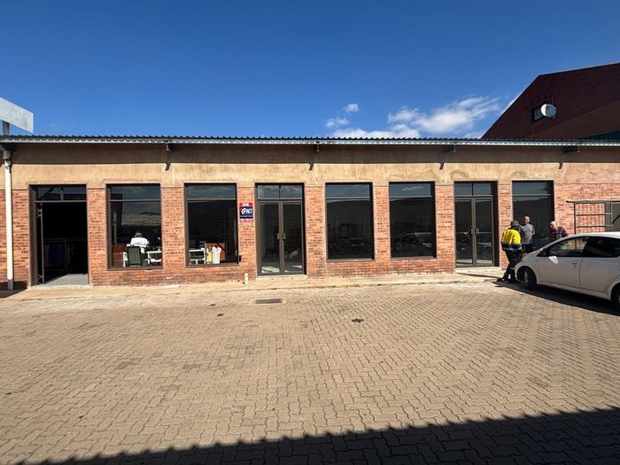 250sqm Retail Shop To Rent in Pietermaritzburg Central, R29625/month, pre-paid electricity.